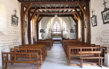Découvrez un magnifique gisant dans une église romane