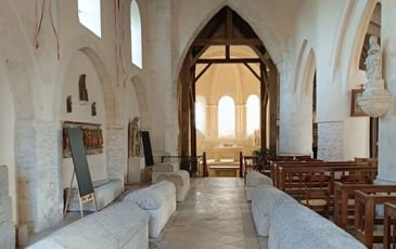 Venez visiter une église abritant huit sarcophages mérovingiens