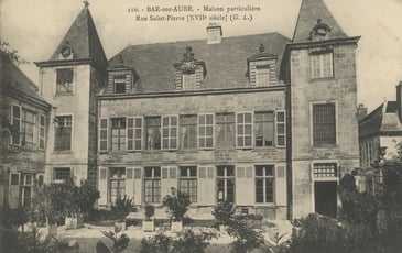 Un hôtel particulier transformé et ses trésors bibliographiques