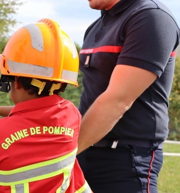 Amusez-vous dans le bus des sapeurs-pompiers
