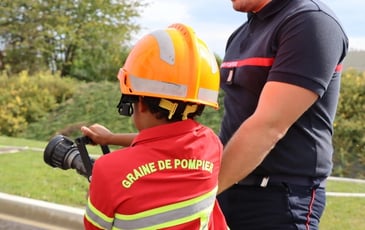 Amusez-vous dans le bus des sapeurs-pompiers