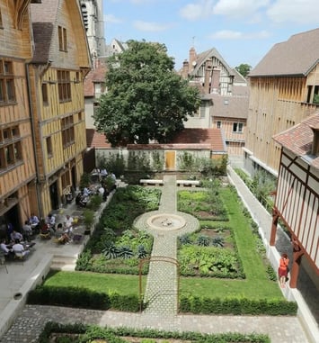 Flânez dans un jardin Renaissance, au cœur d'un ancien hôtel particulier