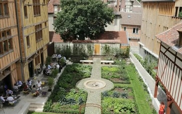 Flânez dans un jardin Renaissance, au cœur d'un ancien hôtel particulier