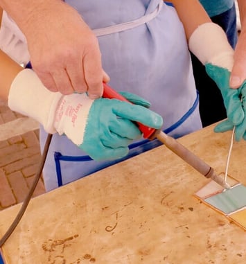 Démonstration et initiation des enfants aux métiers du patrimoine présentés par l'association l'Outil en Main de Troyes et son Agglomération