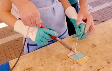 Démonstration et initiation des enfants aux métiers du patrimoine présentés par l'association l'Outil en Main de Troyes et son Agglomération