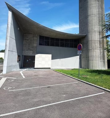 Visitez une église contemporaine