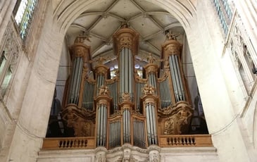 Laissez-vous transporter par la mélodie de l'orgue à la cathédrale