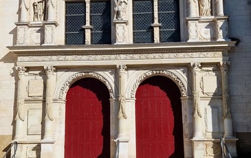 Venez découvrir les abords d'une église datée du XVIe siècle