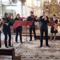 Profitez d'une chorale accompagnée d'une pianiste