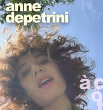Anne Depetrini : A côté