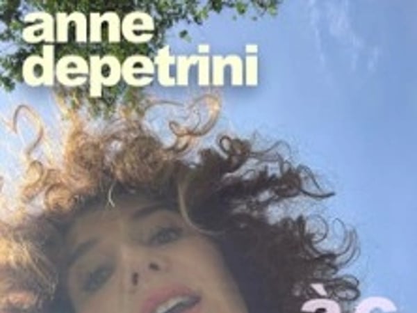 Anne Depetrini : A côté