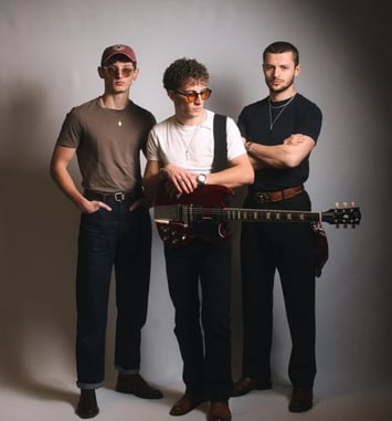 Les sheriff, Bad Bad Bird, Younger Spirit