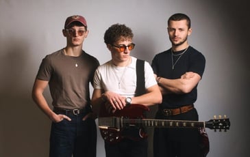 Les sheriff, Bad Bad Bird, Younger Spirit