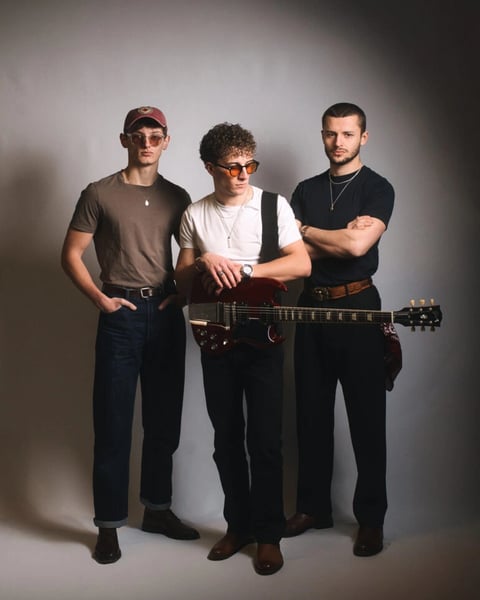 Les sheriff, Bad Bad Bird, Younger Spirit