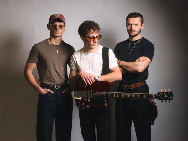 Les sheriff, Bad Bad Bird, Younger Spirit