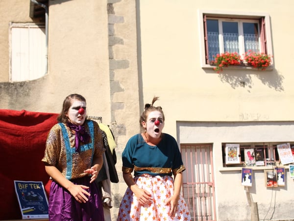 Bif Tek à Montreuil-sur-Barse // L'Art est dans le pré
